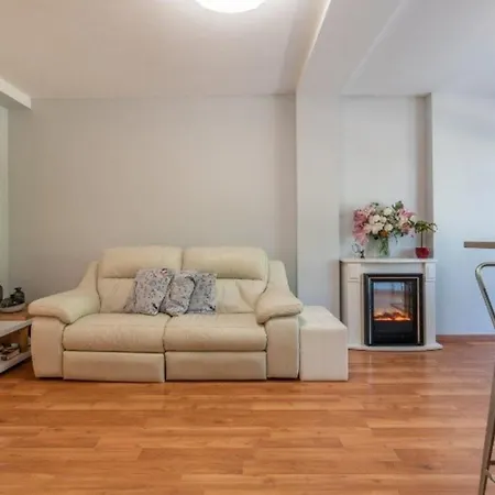 Bright + Pool Apartman *