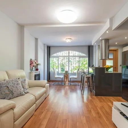 Apartment Bright + Pool *