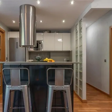 Bright + Pool شقة *