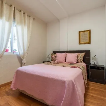 Bright + Pool شقة