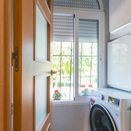 Bright + Pool تورّيفيِخا