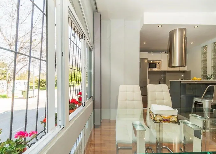 Apartment Bright + Pool