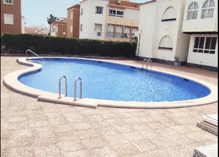 Bright + Pool Apartment *