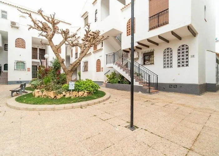 Bright + Pool Apartment *